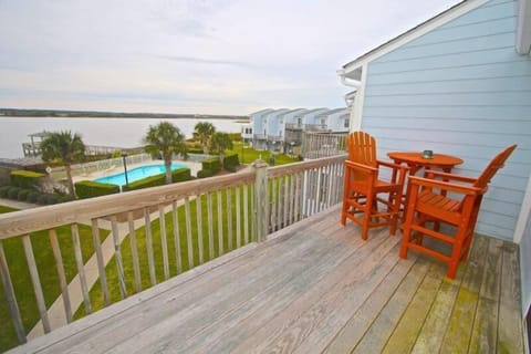 Upper Level Deck