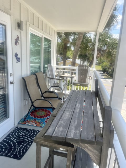 Balcony with seating for 6