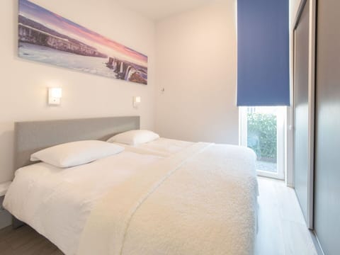 Furniture, Property, Comfort, Building, Wood, Textile, Interior Design, Shade, Floor, Bed Frame