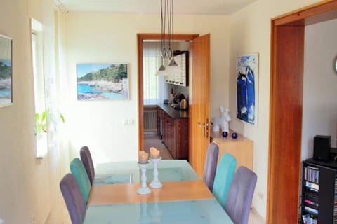 House | In-room dining