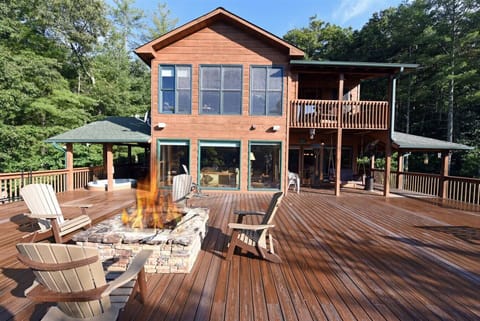 Suches Cabin Rental with Hot tub, Wifi and custom outdoor fire pit