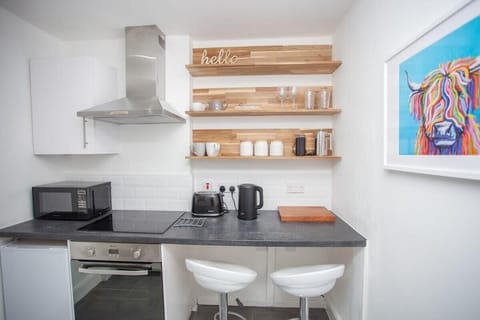 Kitchen with utensils provided