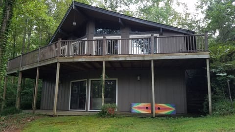 Lake side with full-width deck