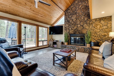 Vaulted Living Room (New Furniture & Flooring 2020)