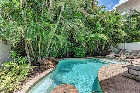 Palms Beach West Pool (1)