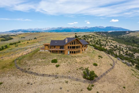 Arrowhead Lodge with incredible views of the Crazy, Bridger and Absaroka Mountain ranges.