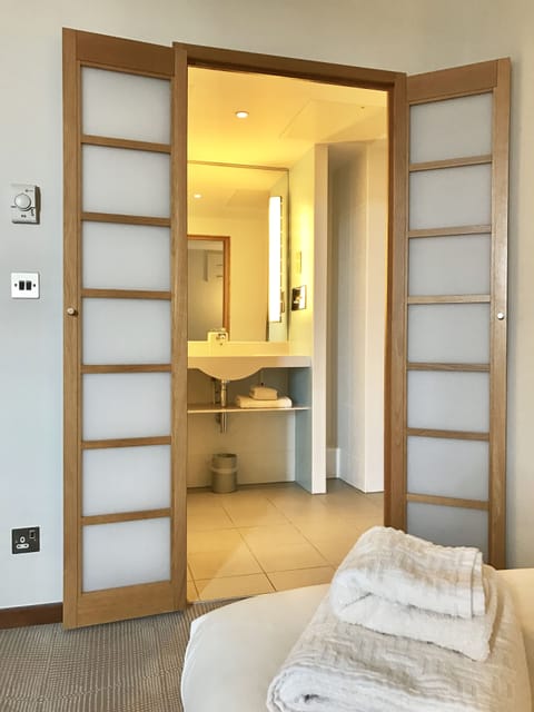 Superior Room, 1 Queen Bed | Bathroom | Combined shower/tub, eco-friendly toiletries, hair dryer, towels