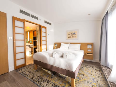 In-room safe, desk, laptop workspace, blackout drapes