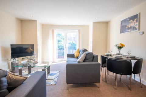 Apartment, Private Bathroom (11 Woodland Court) | Lounge