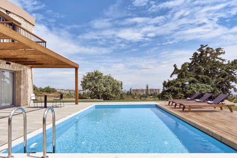 Exquisite pool details. 