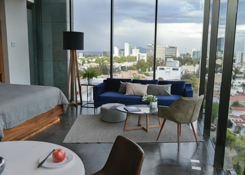 Suite estudio ejecutiva B | Laptop workspace, free WiFi