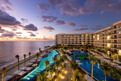 2 outdoor pools, sun loungers