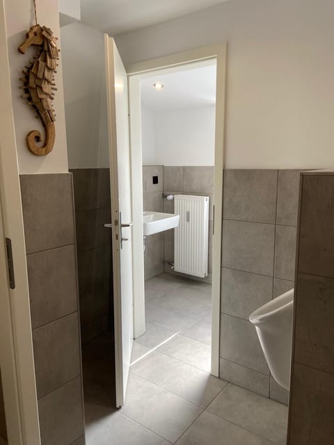 Condo (Maritim Rooms) | Shared bathroom