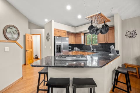 Townhome, 3 Bedrooms | Private kitchen | Fridge, oven, coffee/tea maker, toaster