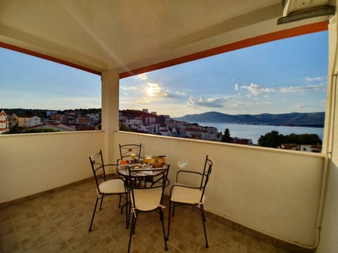 Balcony overlooking Adriatic - 250 meters from beach