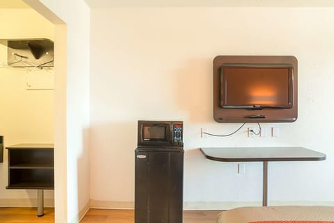 Deluxe Room, 2 Queen Beds, Smoking, Refrigerator & Microwave | Room amenity