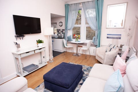 Apartment, 1 Bedroom | Living area