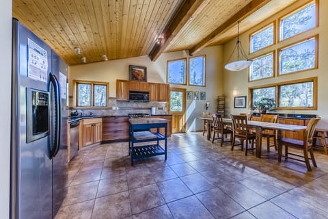 Open Floor Plan - Large and open kitchen / dining area with tall ceilings