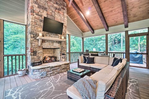 Helen Vacation Rental | 1BR | 1BA | 1,400 Sq Ft | Steps Required