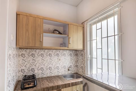 Exclusive Double Room | Private kitchen | Fridge, cookware/dishes/utensils