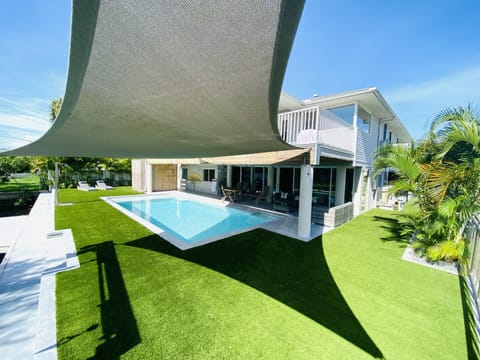 Back of house ; shade sail ; heated pool; sun loungers ; pooldeck seating for 13