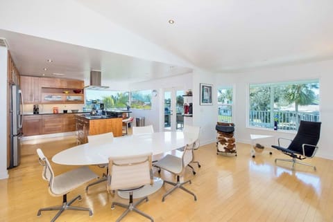 96" oval marble dining table seats 8 comfortable ( 3 seats at the breakfast bar)