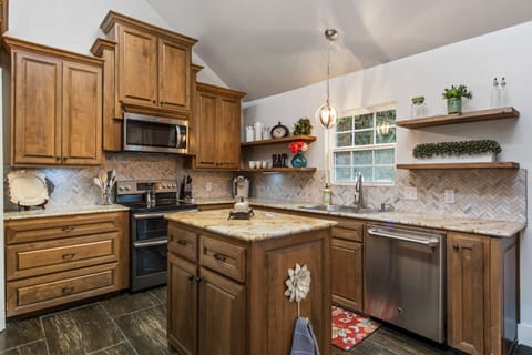 Full Kitchen Details