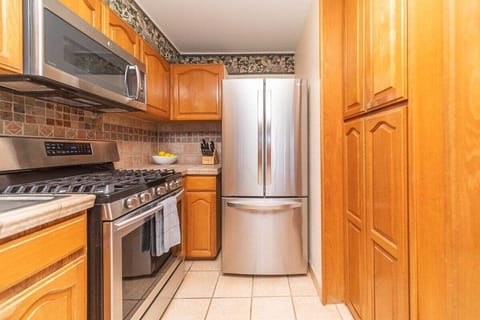 Kihei Akahi D402 kitchen 1