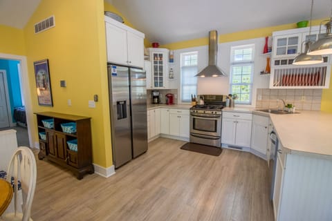 Main Level | Kitchen