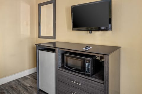 In-room safe, desk, free WiFi, bed sheets