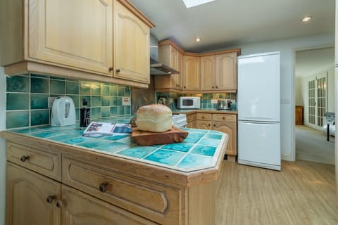 Ground floor: Well-equipped kitchen