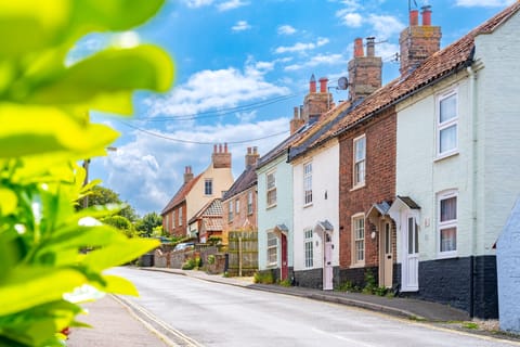 Seaside Cottage, Wells-next-the-Sea:  super, smart little fisherman's cottage located just up from the Quay