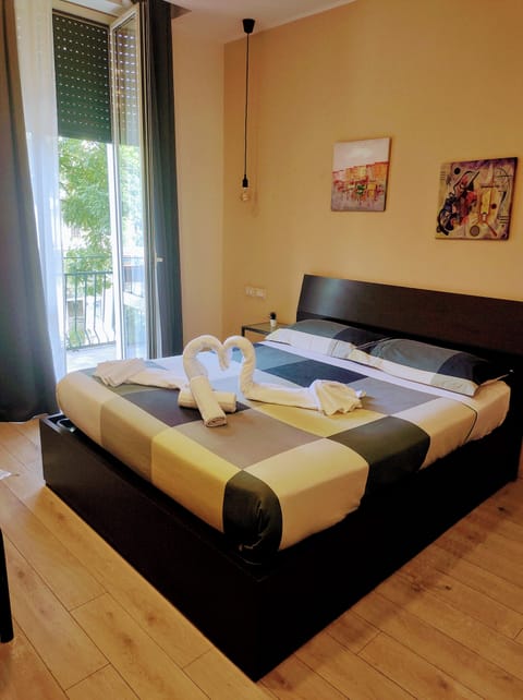 City Triple Room (Desert) | Down comforters, minibar, individually decorated, individually furnished