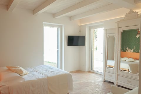 Triple Room | In-room safe, individually decorated, individually furnished, desk