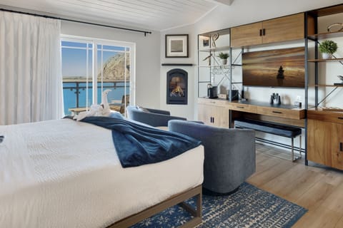 Suite, Accessible, Private Bathroom (q CAPTAIN Oceanfront King)