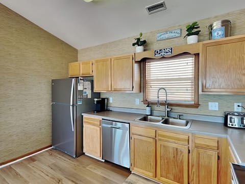 Modern Fully Equipped Kitchen