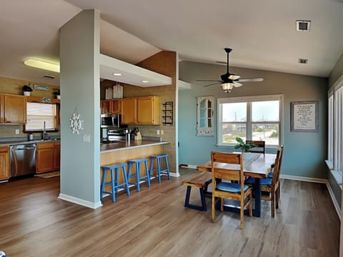 Effortless Flow From Living To Dining To Kitchen