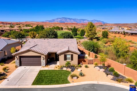 House, 3 Bedrooms | Exterior