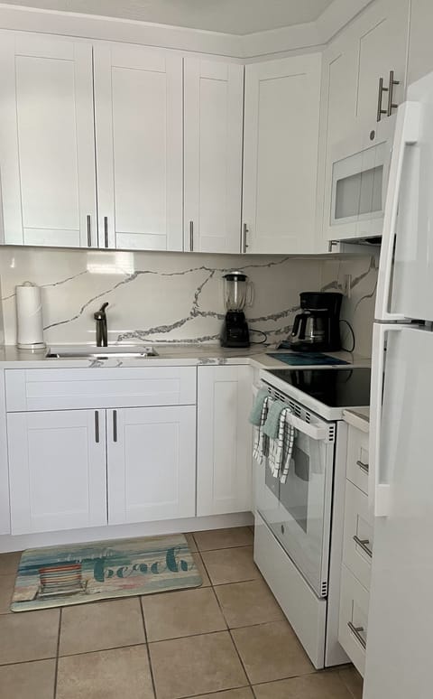 New Fully Equipped Kitchen