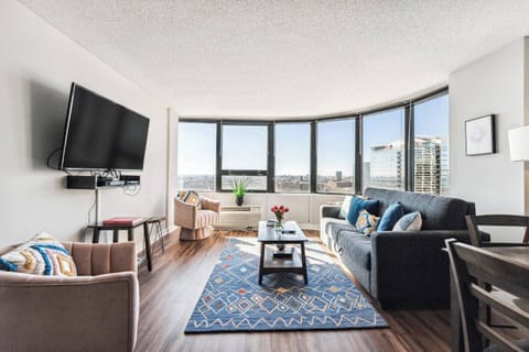 Welcome to our newly renovated 2bd/2ba on Michigan Avenue! When you`re here, you`re close to public transit, Museum Campus, and Grant Park.