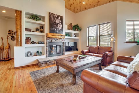 Show Low Vacation Rental | 3BR | 3BA | Single Story | Step-Free Access