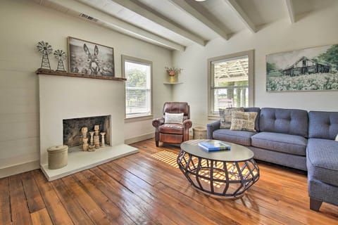 Schulenburg Vacation Rental | 2BR | 2BA | Stairs Required | 1,500 Sq Ft