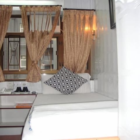 Soundproofing, free WiFi, bed sheets