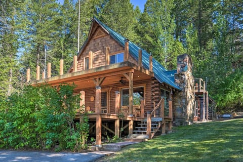 Alpine Vacation Rental Cabin | 3BR | 2BA | 1,297 Sq Ft | Steps to Access