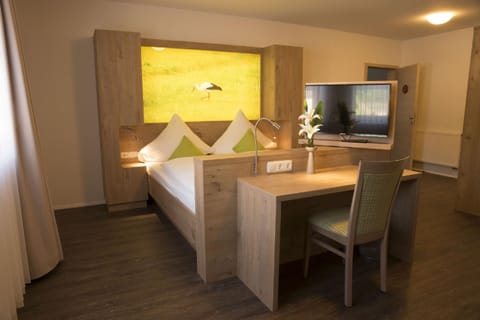 Room | Desk, free WiFi, bed sheets