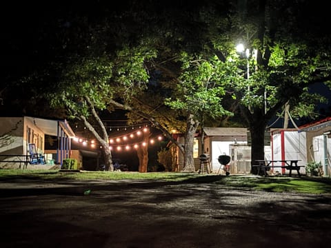 Valentine Lakeside-Studio Cabin 2 Cabin in Kingsland