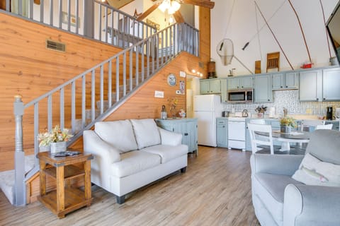 Branson Vacation Rental | 1BR | 2BA | 820 Sq Ft | Stairs to Access