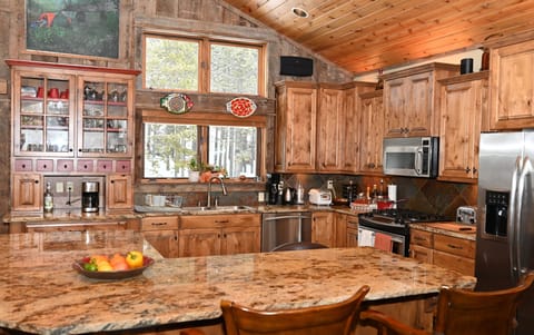 Casa Big Sky - upper level kitchen area