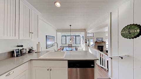 Condo, 2 Bedrooms | Private kitchen | Fridge, microwave, oven, coffee/tea maker