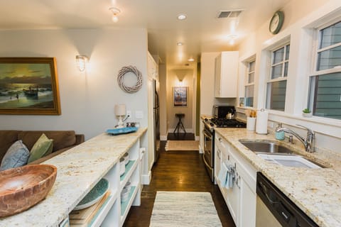 Lots of counter space to spread out appetizers/snacks for hungry guests (: